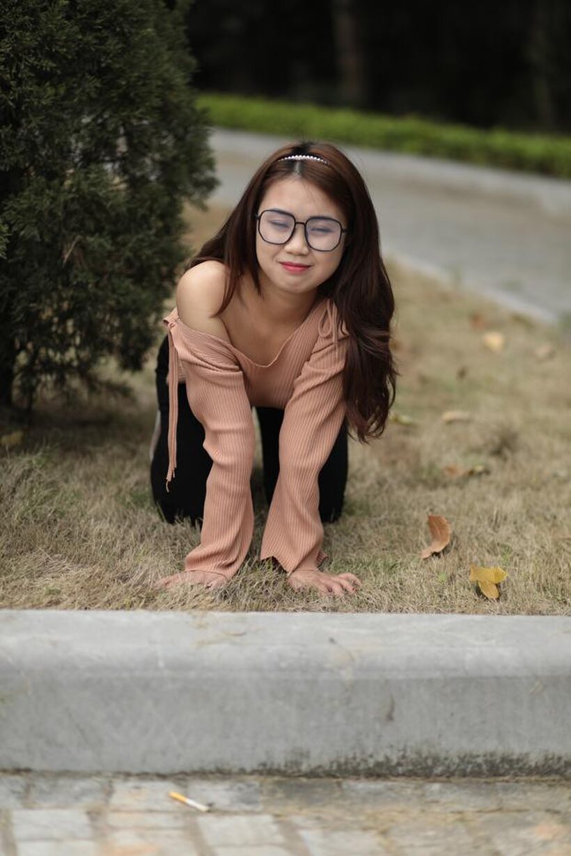 Amateur pic 5 from the set «Asian girl gets naked outdoors»
