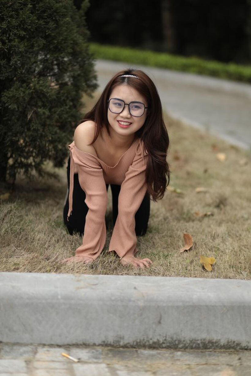 Amateur pic 6 from the set «Asian girl gets naked outdoors»