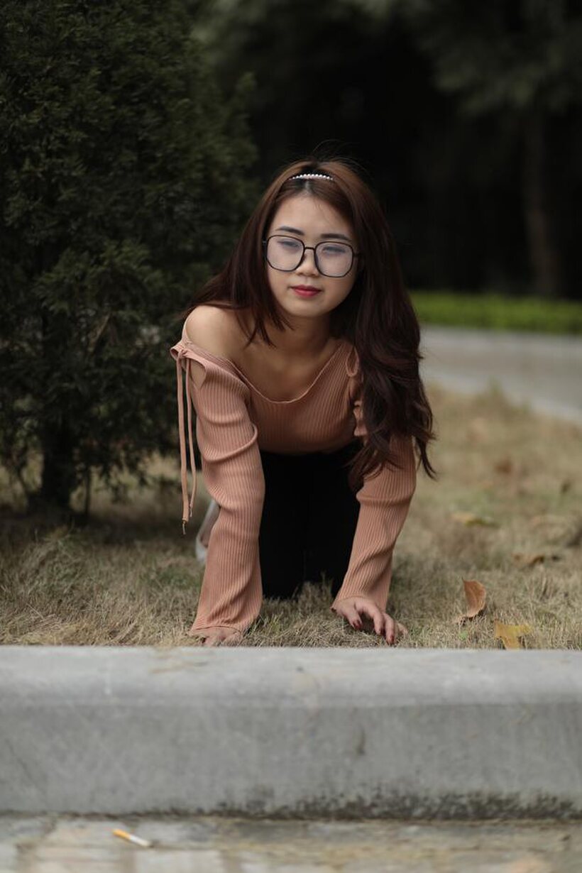 Amateur pic 7 from the set «Asian girl gets naked outdoors»