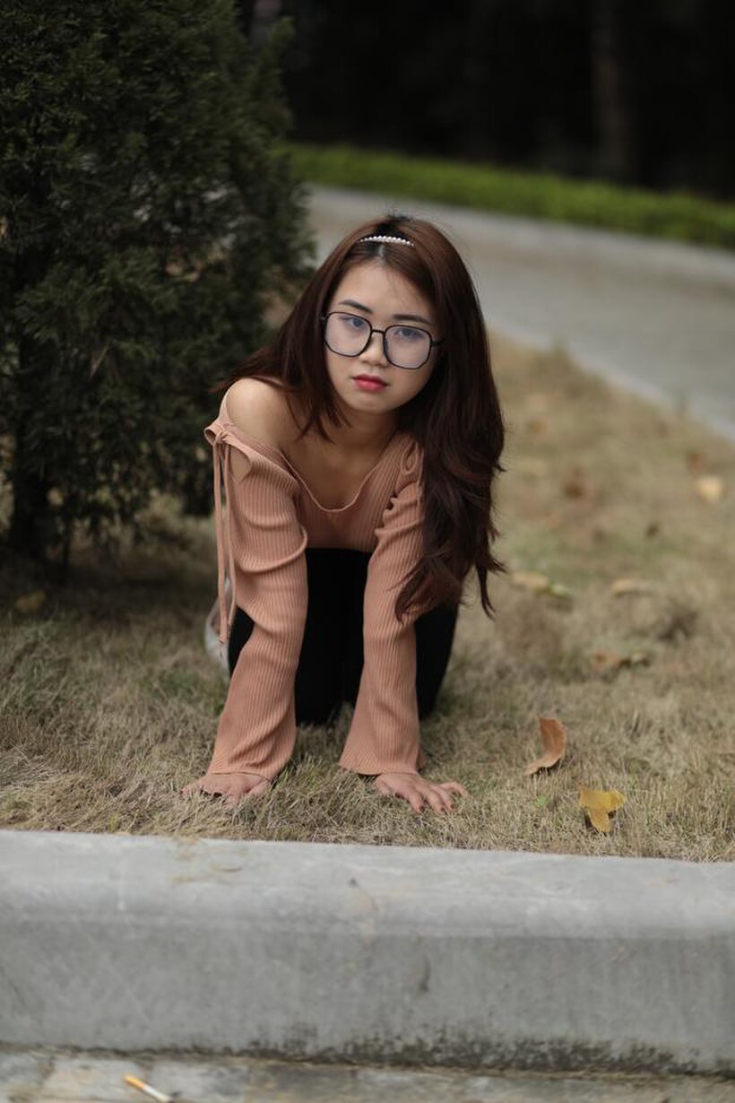 Amateur nude photo 8 — Asian girl gets naked outdoors