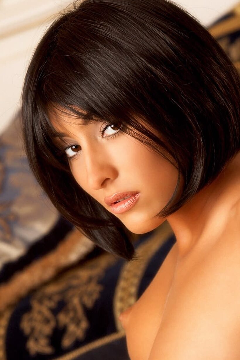 Katcha Novak poses in panties and stockings, showing off her curves, photo 7 of 14