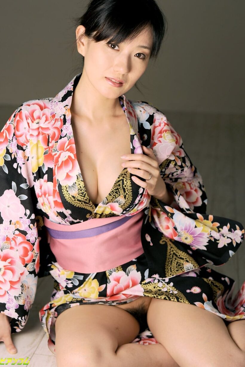Image 4/9: MILF Manami Komukai flaunts her natural tits while taking a facial