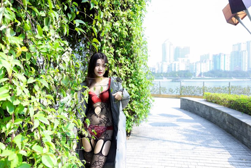 Amateur pic 10 from the set «Asian girl gets naked outdoors and shows her ass»