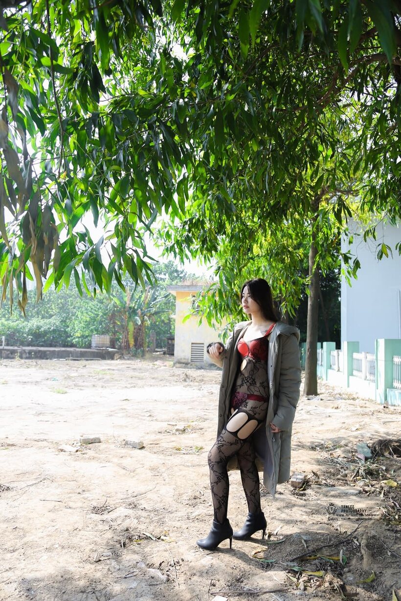 Amateur nude photo 17 — Asian girl gets naked outdoors and shows her ass