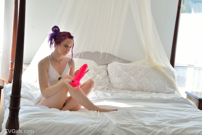 Image 11/20: Jessica Kay exposes her pussy and gets it fisted with a toy