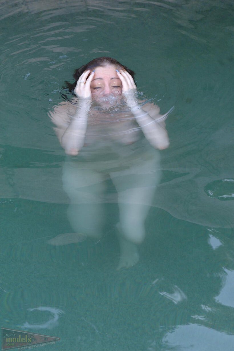 Ruby Flame pic 16 from the set «Ruby Flame slips out of her bikini before going skinny dipping»
