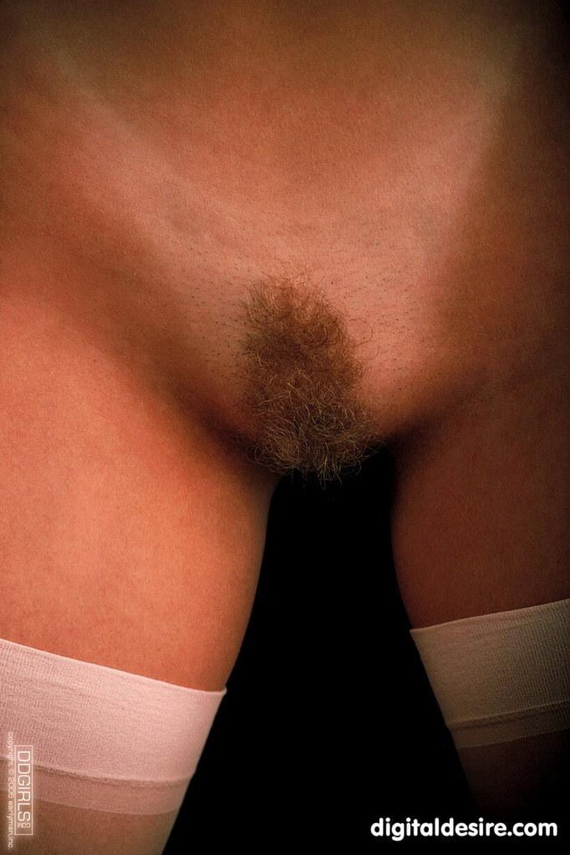 Hairy Julia Hayes exposes her big tits and ass in stockings, photo 16 of 20