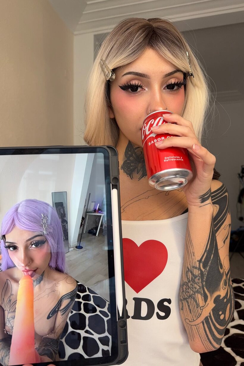 Amateur nude photo 12 — Nude skinny blonde teen Lunar Ivy in sexy solo set