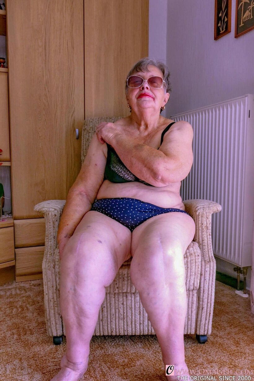 Obese granny gets naked, then covers her face with a towel (shot 4)
