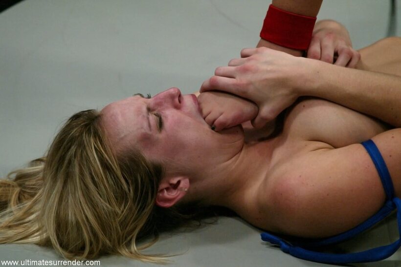Annie Cruz and Harmony strap on and make each other squirt (shot 14)