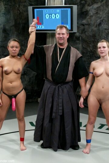 Annie Cruz and Harmony strap on and make each other squirt